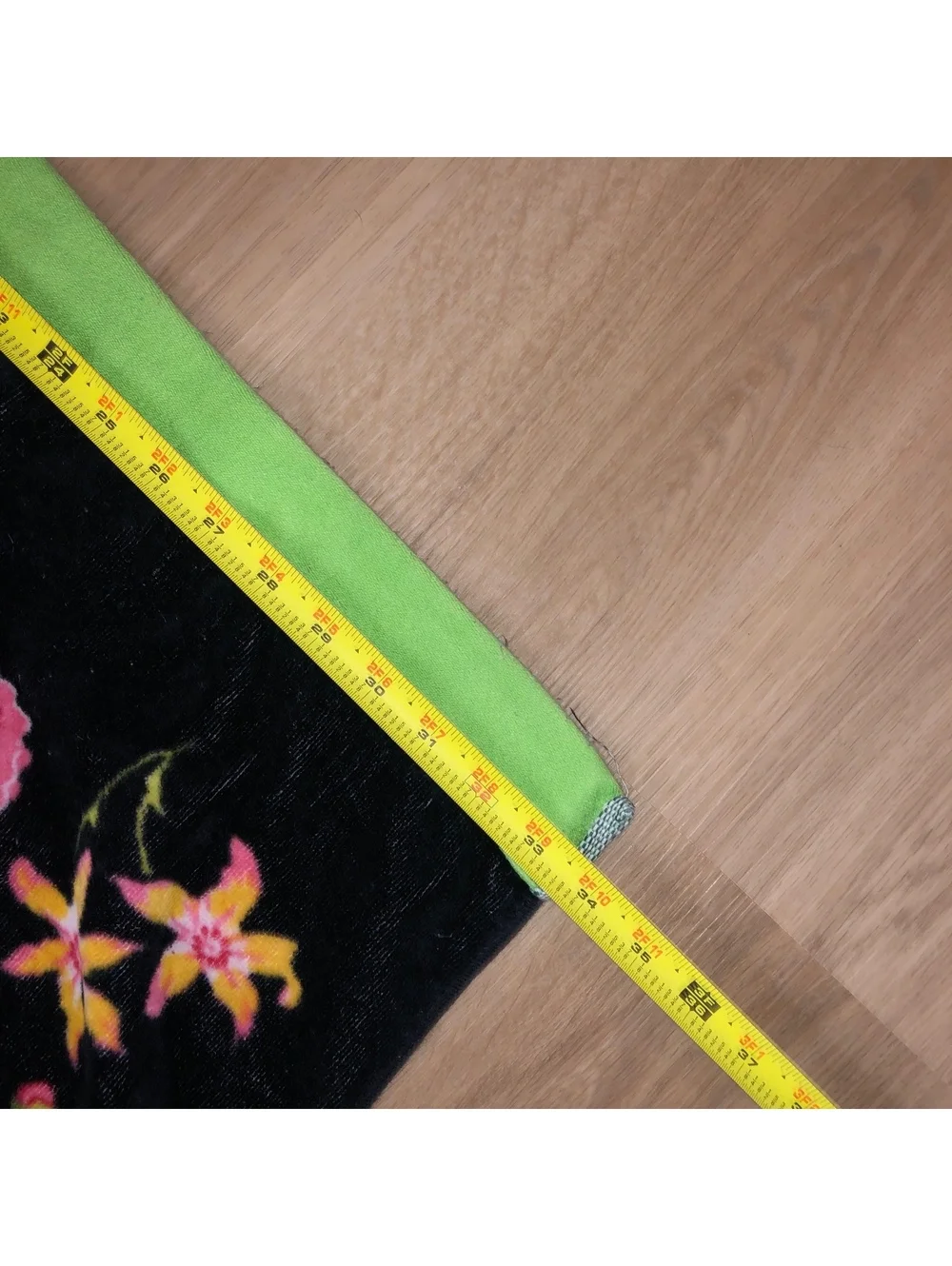 VINTAGE VERA BRADLEY BOTANICA FLORAL BLACK BEACH POOL TOWEL RETIRED 60” x 34”